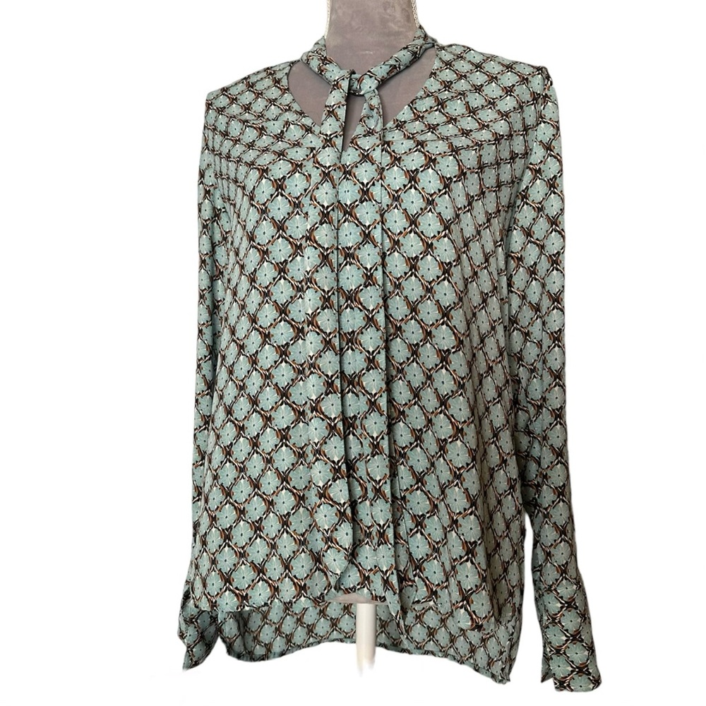 Blouse with print and sewn on tie at collar and buttoned sleeve. Size S